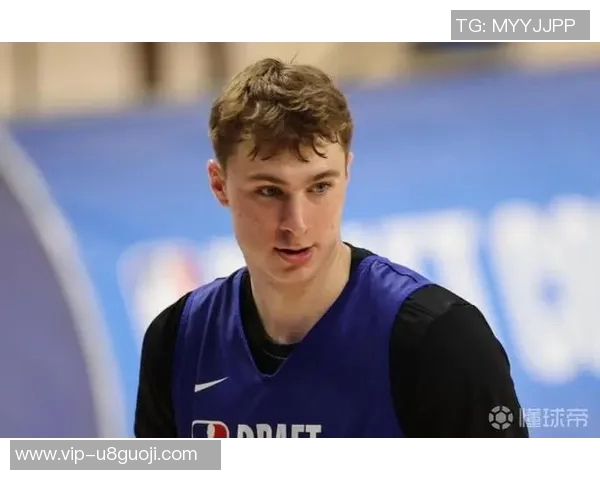 弗拉格转型小前锋表现出色场均数据全面超越控卫角色 弗拉格转型小前锋表现出色场均数据全面超越控卫角色