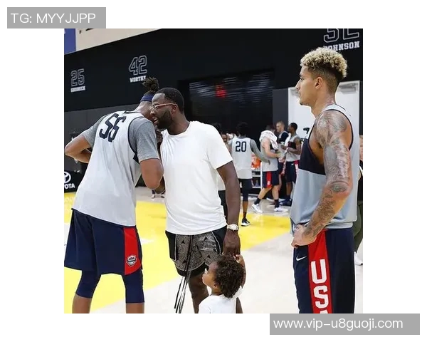 追梦格林赛后穿保护靴离开球馆伤势引发球迷担忧