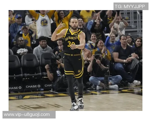 吉莱斯皮半场表现出色三分球命中率高达57贡献12分1助攻1封盖